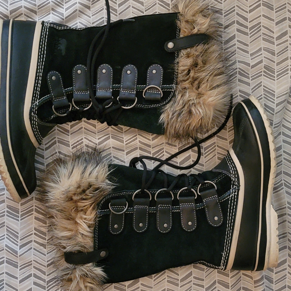 Sorel Black and Tan Fur-Trimmed Winter Boots